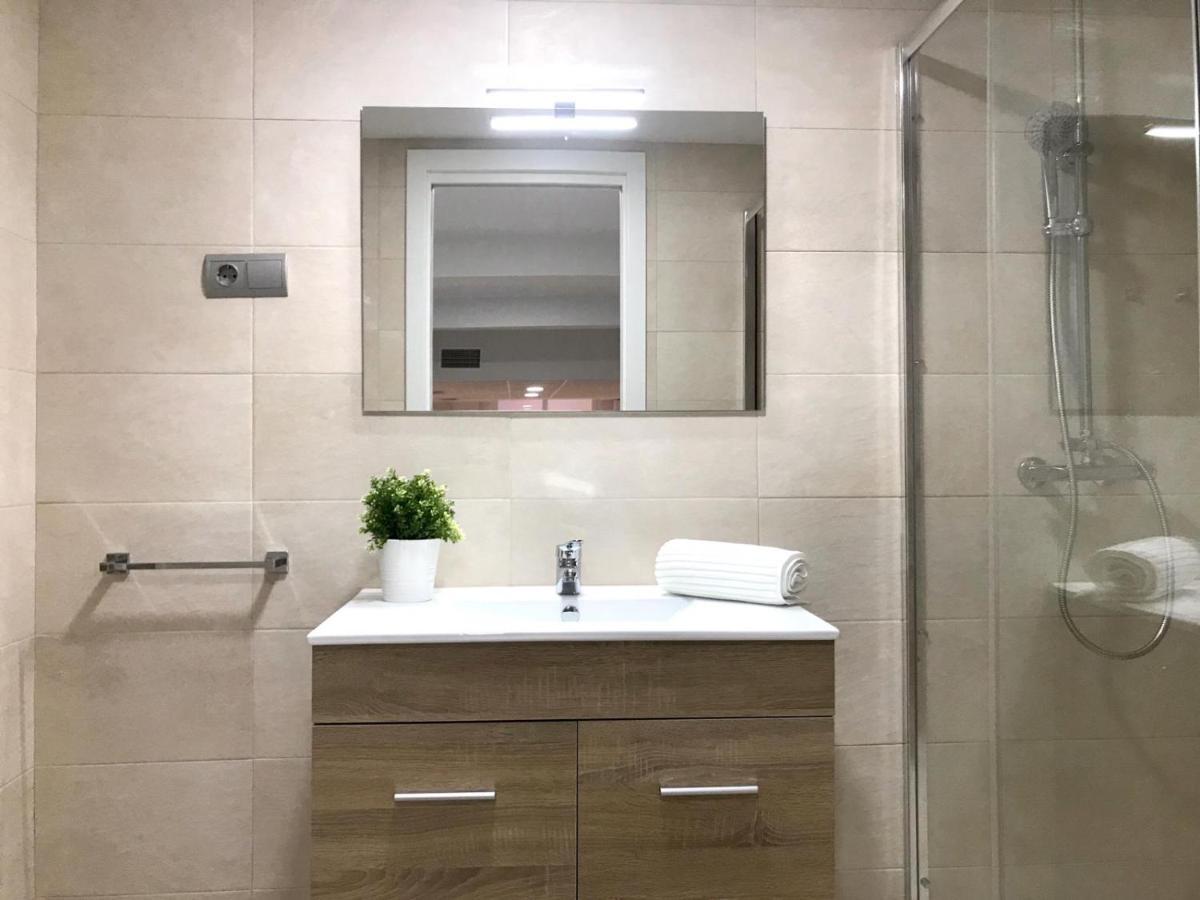 Modern & Spacious Apartment In Plaza De La Merced Málaga Exterior foto
